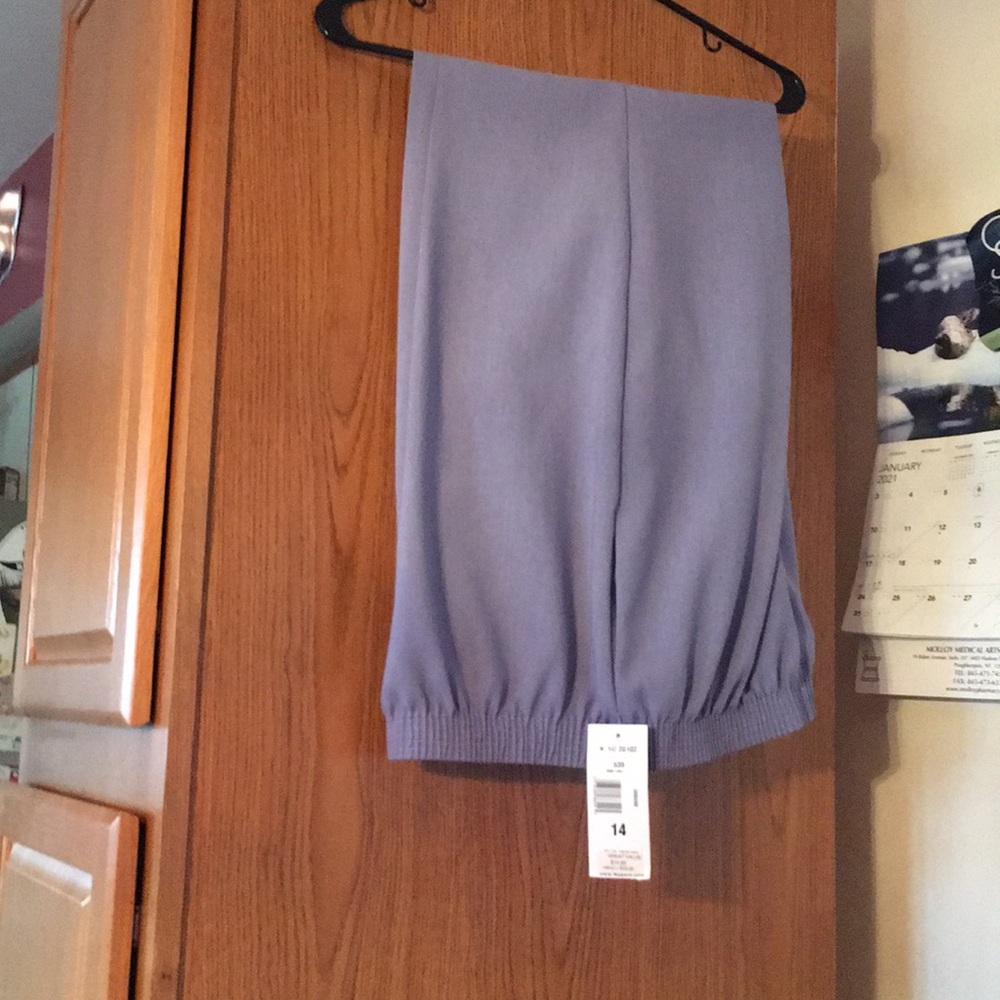 Lavender slacks w. Pockets